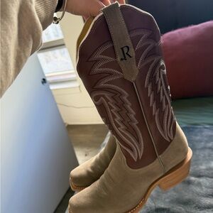 R. Watson Women’s Cherry & Charcoal Roughout Square toe size 9 like new